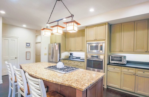 West Beach House | 10 Min Walk to Beach; Dog Friendly, One Level Home w Golf Course Views