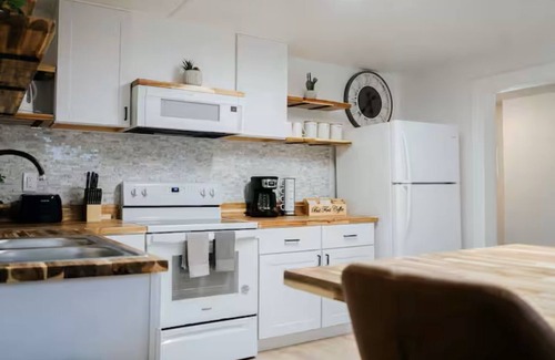 Laconia House | 10 Min Walk to Lake + HOT TUB