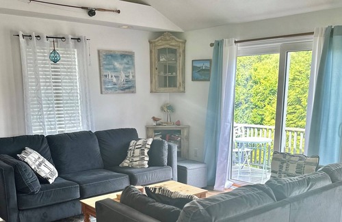 Onset House | 10 Min Walk To The Water. Central Air.