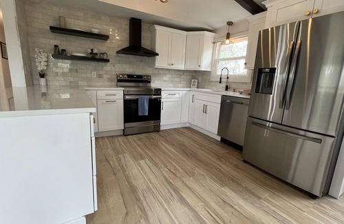 Matunuck House | 10-min walk to SK Town Beach/4 bed 2-bath home in Blackberry Hills neighborhood