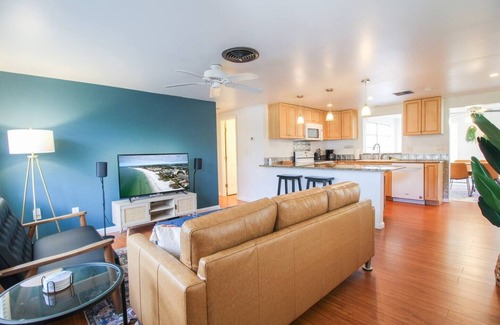 Venice Gardens House | 10 mins from Venice Beach & Downtown w/2 beds 1 bath