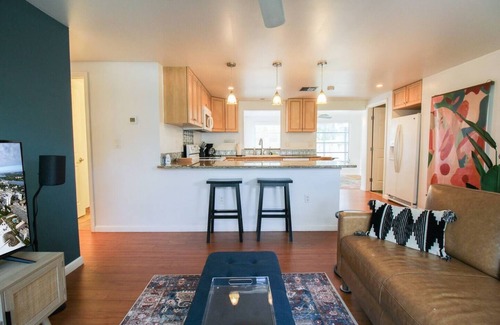 Venice Gardens House | 10 mins from Venice Beach & Downtown w/2 beds 1 bath