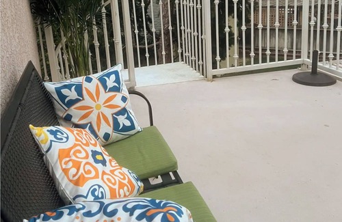 Santa Clarita Apartment | 10 Mins Six Flags,Downtown Newhall,Hollywood, Santa Clarita