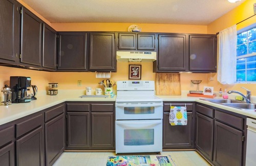 Mount Pleasant House | 10 Mins to Beach & Downtown From This Family Friendly Home w/Private Patio & Kids' Bunk Bedroom