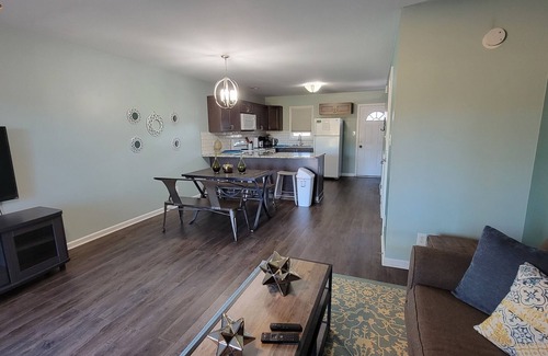 Peletier House | 10 mins to Emerald Isle, 2 bd 2.5 ba Townhouse