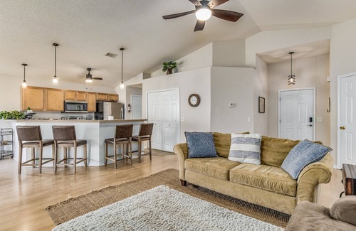 Northwest Pensacola House | 10 mins to Five Flags Speedway, Fenced Backyard