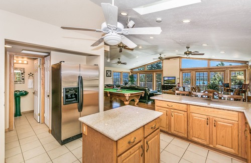 Fawnskin House | 10 mins to Slope ~ Luxury 180 Degrees Lake View
