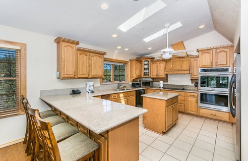 Fawnskin House | 10 mins to Slope ~ Luxury 180 Degrees Lake View