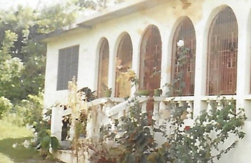 Mammee Bay Apartment | 10 minute walk to the beach! Authentic Jamaican experience