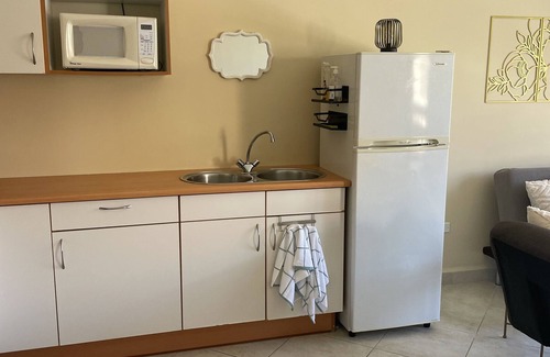 Washington Condo | 10 minute walk to Palm Beach w/space for 4!