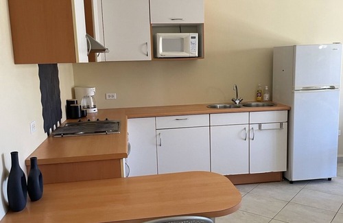 Washington Condo | 10 minute walk to Palm Beach w/space for 4!