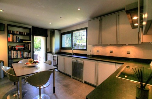 Pointe Croisette Villa | 10-minute walk to town center - Contemporary villa