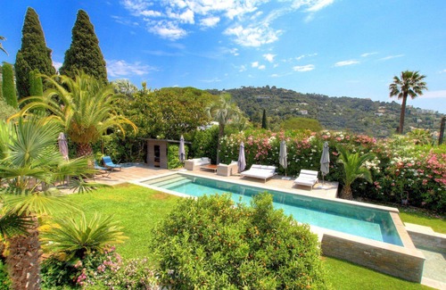 Pointe Croisette Villa | 10-minute walk to town center - Contemporary villa
