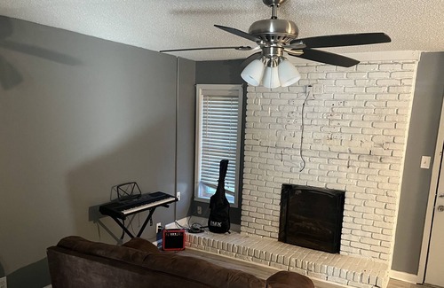 West Memphis House | 10 minutes from downtown Memphis. 4 bed 2 bath with a den and living room.