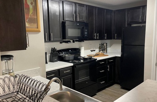 East Side Apartment | 10 Minutes From Downtown--Museums, parks, food, memories--receive a welcome gift