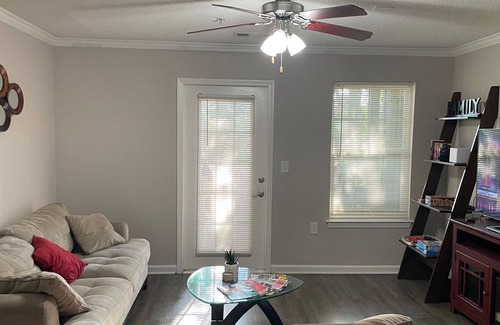 East Side Apartment | 10 Minutes From Downtown--Museums, parks, food, memories--receive a welcome gift