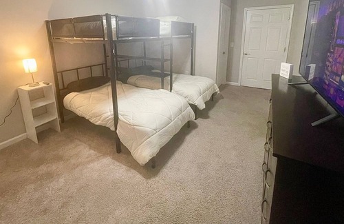 East Side Apartment | 10 Minutes From Downtown--Museums, parks, food, memories--receive a welcome gift