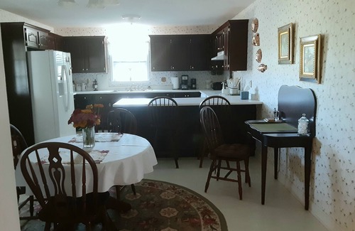 Roebuck House | 10 Minutes from I-26, perfect stop with lg yard and pool (in season)