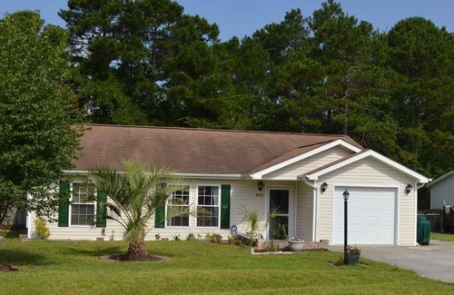 Shallotte House | 10 minutes from the beach. family sized house with community pool