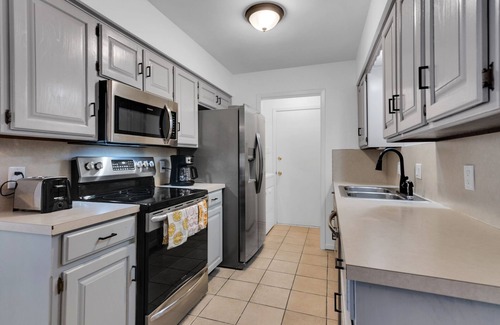 Fort Worth House | 10 minutes from the Stockyards! Remodeled home close to all Fort Worth offers!