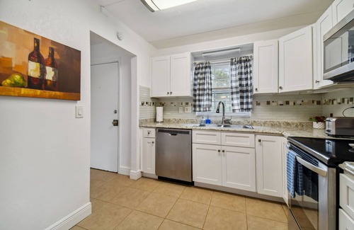 University Condo | 10 minutes to Busch Gardens and USF - perfect for families and couples!