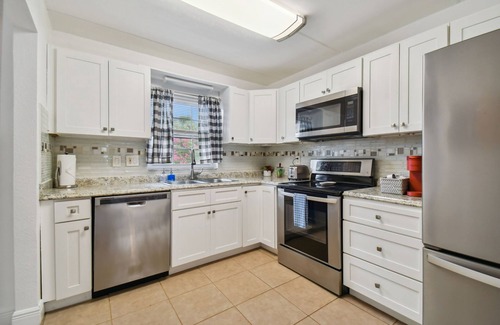 University Condo | 10 minutes to Busch Gardens and USF - perfect for families and couples!