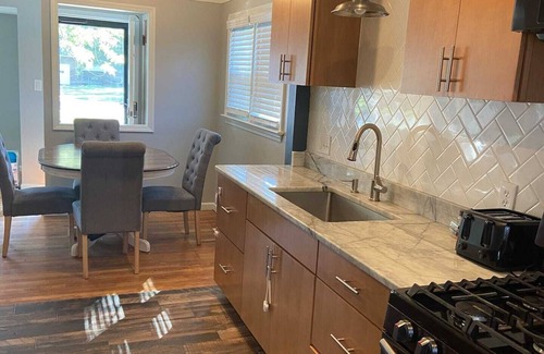 Parma House | 10 minutes to Downtown Cleveland - Entire 3B/1Bath Pets Allowed
