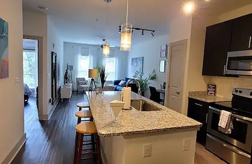 Westside Condo | 10 minutes to Georgia Aquarium, Mercedez Benz Stadium, State Farm Arena