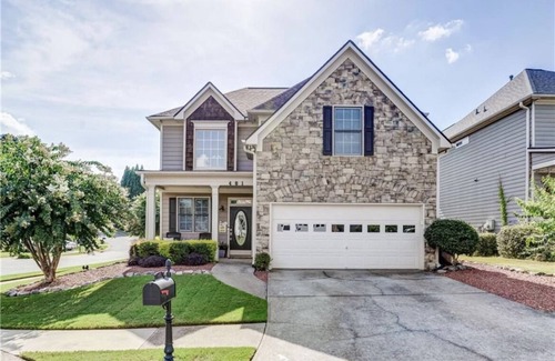 Woodstock House | 10 minutes to Lake Allatoona! Master suite with full private bathroom. WiFi, TV