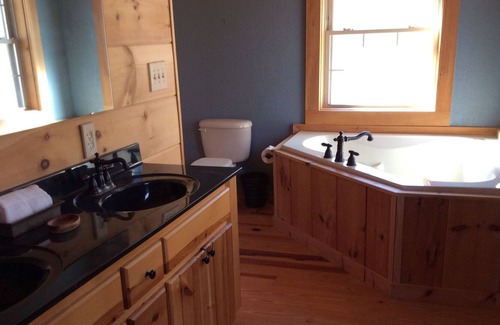 Columbus Cabin | 10 minutes to TIEC! Retreat to this secluded log cabin surrounded by nature.