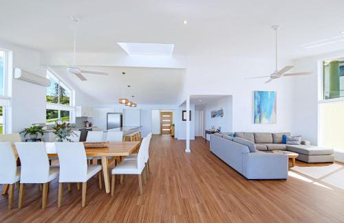Coolum Beach House | 10 Mona Vista Court