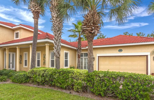 Emerald Waters Village House | 10% off July 22-29 with Beach service for 2 included!