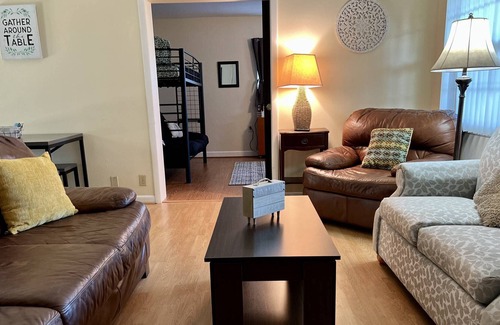 Cypress Gardens House | 10% Off Thru 2/28~Family Fun Times~Pet Friendly~Foosball~Ping Pong~45 minutes to Disney