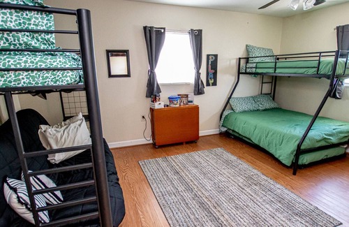 Cypress Gardens House | 10% Off Thru 2/28~Family Fun Times~Pet Friendly~Foosball~Ping Pong~45 minutes to Disney