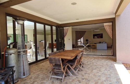 Hartbeespoort House | 10 Pecanwood Dr 4 Bedroom Beauty