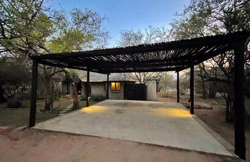Hoedspruit Ski Chalet | 10 Raptors Lodge