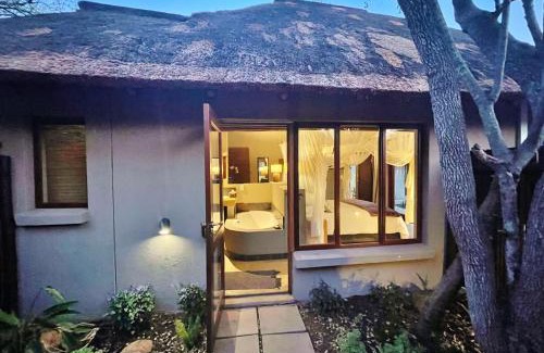 Hoedspruit Ski Chalet | 10 Raptors Lodge