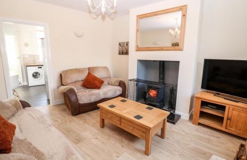 Buxton House | 10 Smalldale Cottages