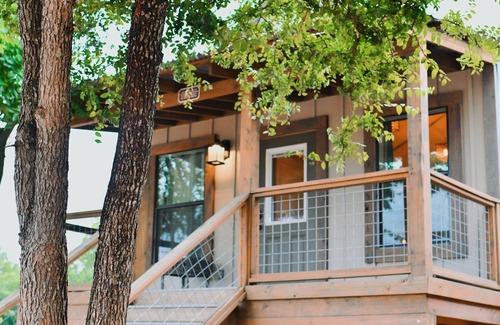 Seguin Cabin | 10 Son's Geronimo - Birdhouse Cabin