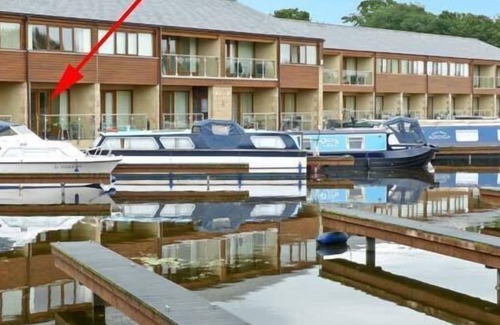Tewitfield Cottage | 10 SWAN HOUSE, pet friendly in Tewitfield Marina