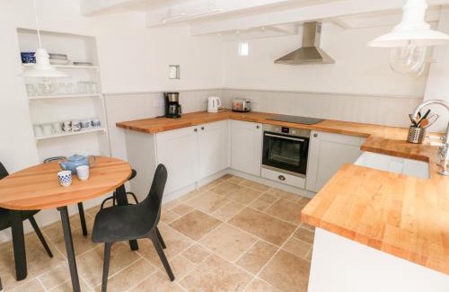 Pembroke House | 10 Westgate Hill