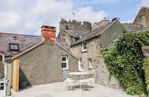 Pembroke House | 10 Westgate Hill