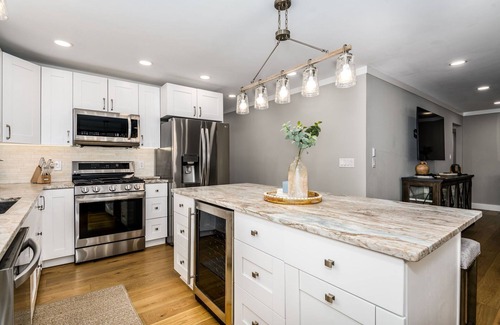 Bethlehem House | 100% - 5 STAR reviews! Clean, Safe & Enjoyable home away from home!