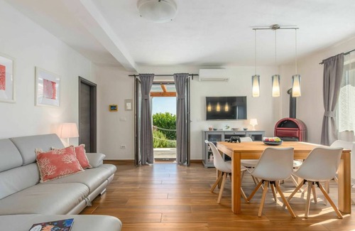 Nova Vas Other | 100 m² Accommodation ∙ 3 bedrooms ∙ 6 guests