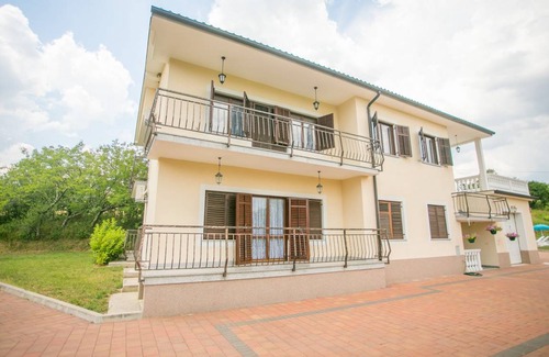 Buzet Apartment | 100 m² Apartment ∙ 2 bedrooms ∙ 4 guests