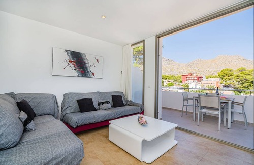 Cala San Vicente Ski Chalet | 100 m² Chalet ∙ 3 bedrooms ∙ 6 guests