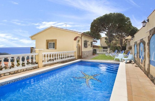 Lloret de Mar House | 100 m² House ∙ 3 bedrooms ∙ 6 guests