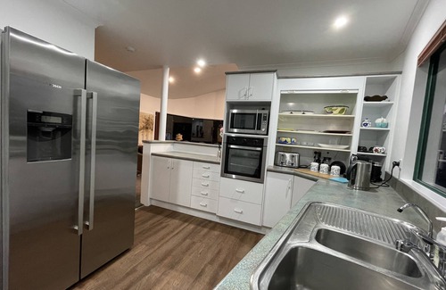 New Plymouth House | 100 metres to the famous coastal walkway, 5 water front cafes, restaurants etc.