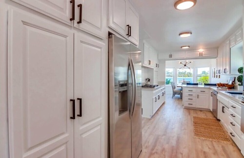 Mission Beach Villa | 100' of Water Front * 3 Houses * 7 Parking * AC
