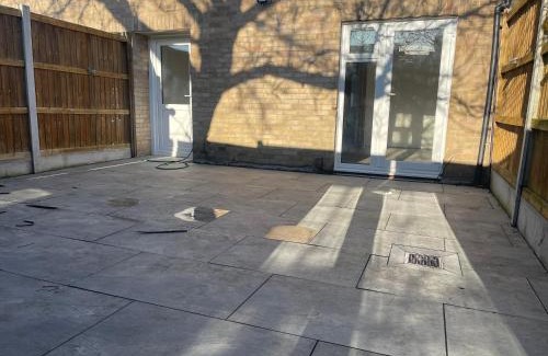 Hale Apartment | 100 Roses Mill Hill
